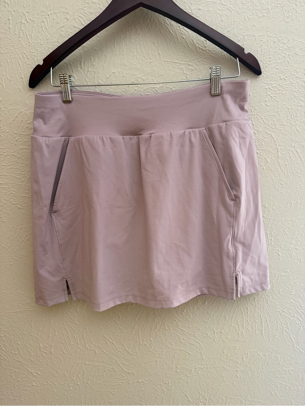 TravisMathew MoveKnit Game Set Match Skort – Size Large – Dusty Pink
